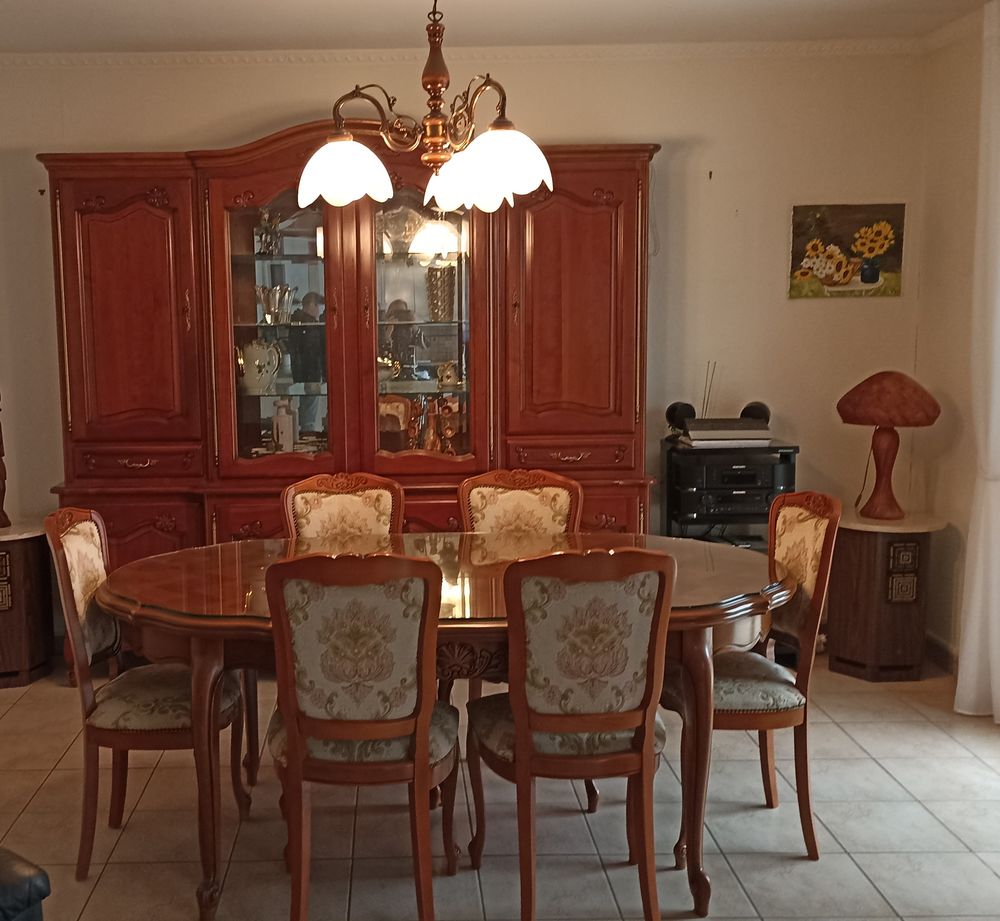Buffet avec nombreux rayons Meubles