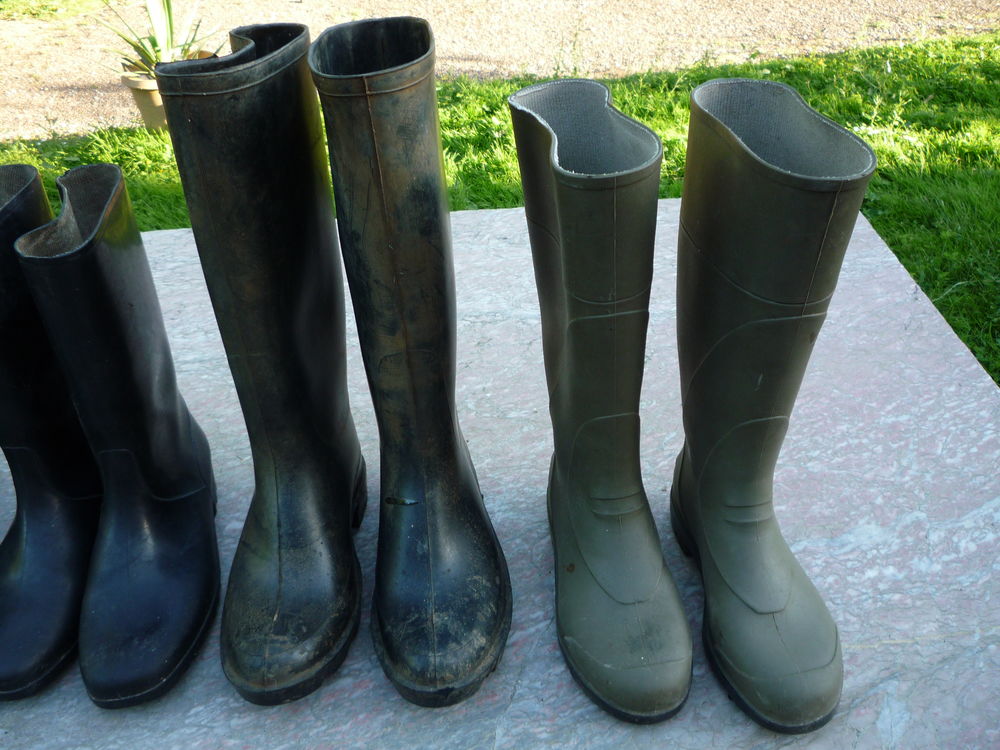 Botte caoutchouc (G)
gauche &agrave; droite 
pointure 44/41/39/37 Chaussures