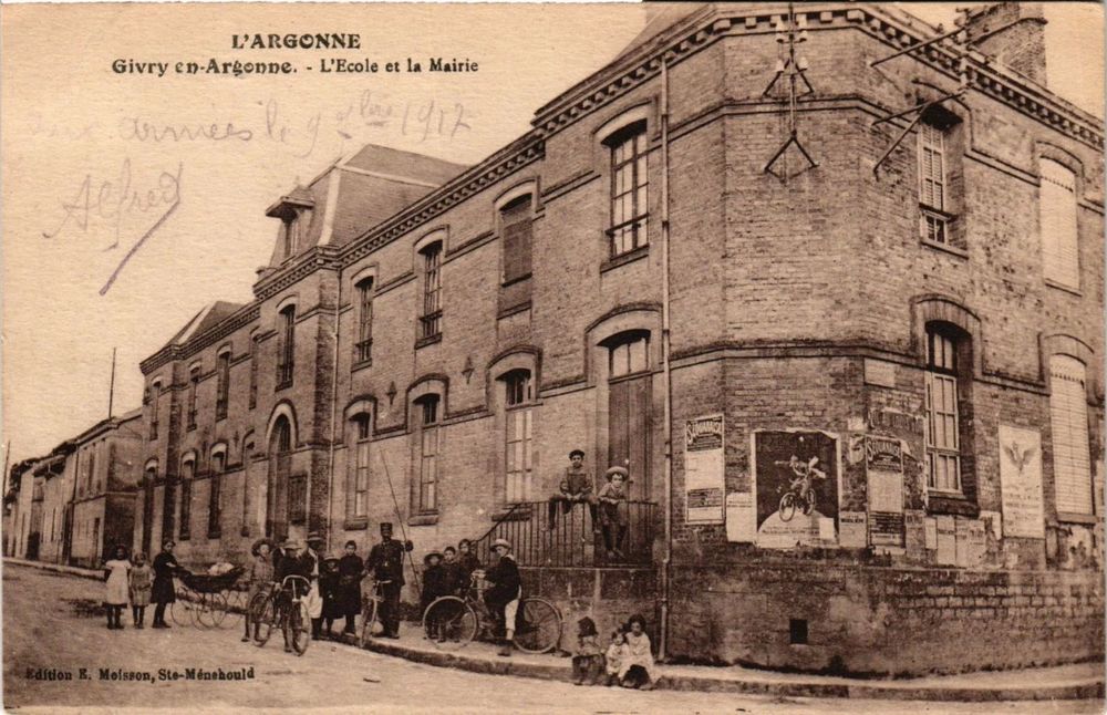 cpa du 51 - GIVRY-en-ARGONNE - L'&Eacute;cole et la Mairie 