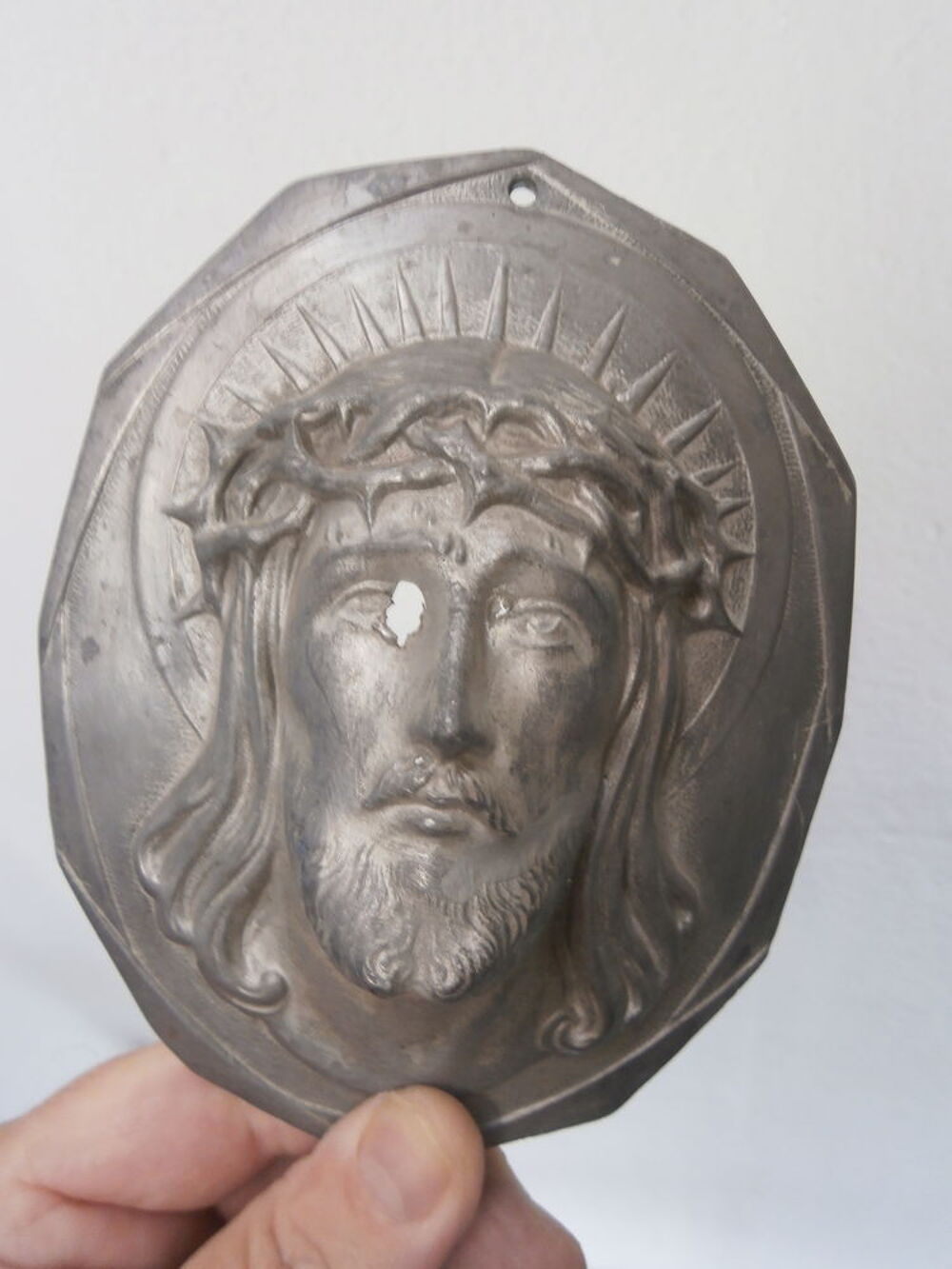  PLAQUE ETAIN T&Ecirc;TE DE CHRIST EN RELIEF 