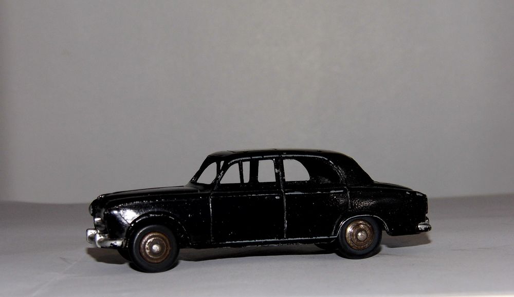 Dinky toys PEUGEOT 403 noire MECCANO 24B voiture collection vintage jouet ancien 