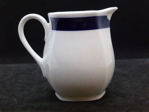 Petit pot � lait Winterling Bavaria porcelaine 9 cm bleu et 8 Rueil-Malmaison (92)