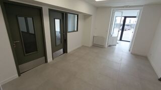 Location Autre LOCAUX COMMERCIAUX DE 98 M - TRES FORTE VISIBILITE Sérézin-du-rhône
