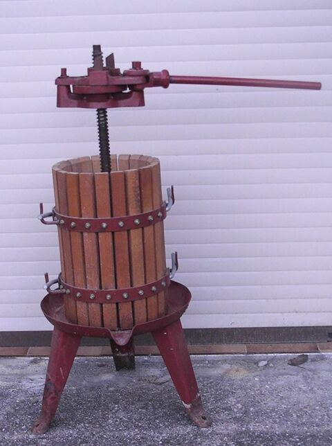 Pressoir � fruits. 40 P�gomas (06)