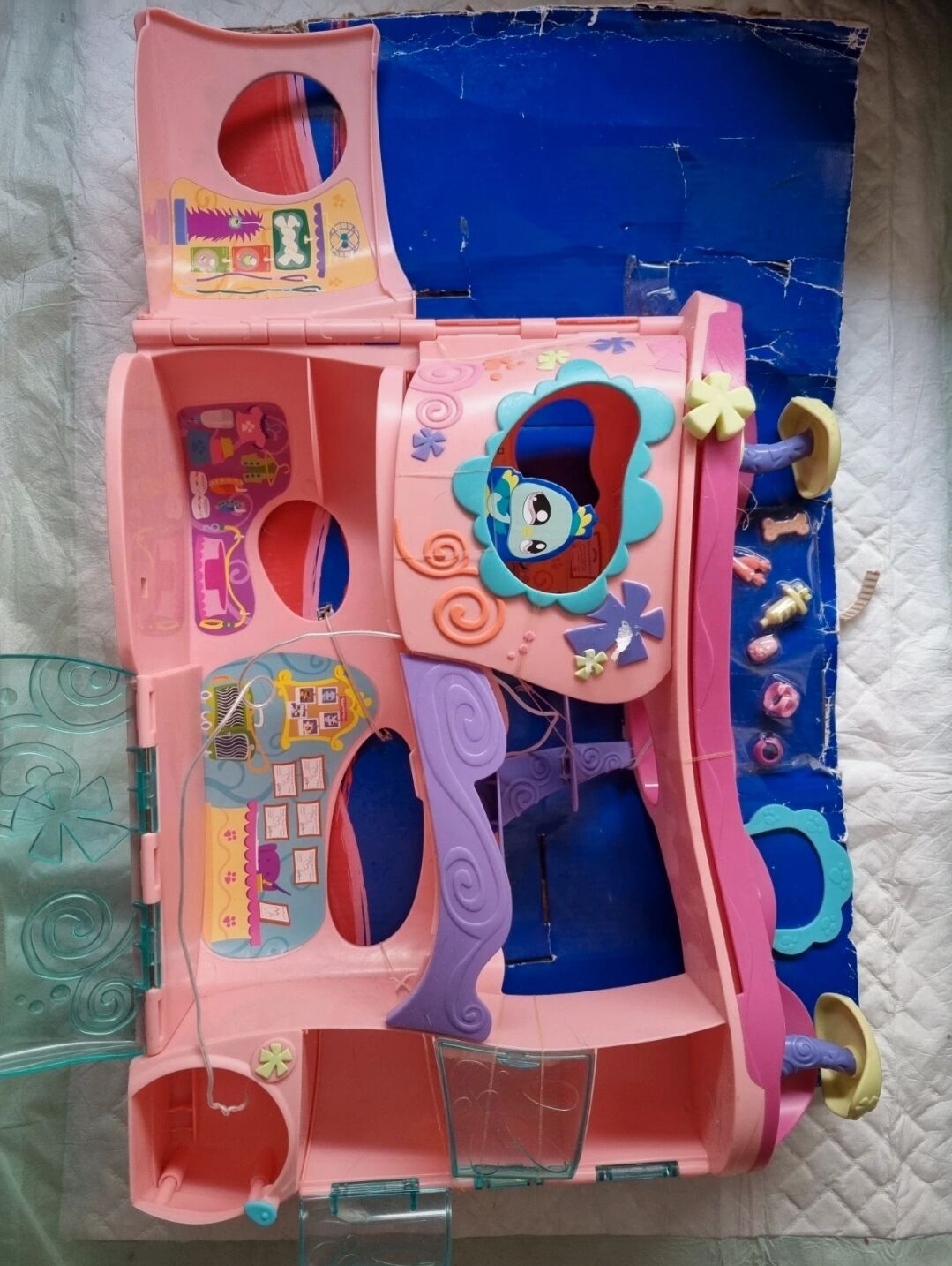 gros lot maison petshop avec nombreux personnages et accesso