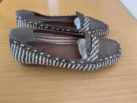 Chaussures ''Yves Desfarge'' en Cuir tress� beige P.39 20 Paris 19 (75)