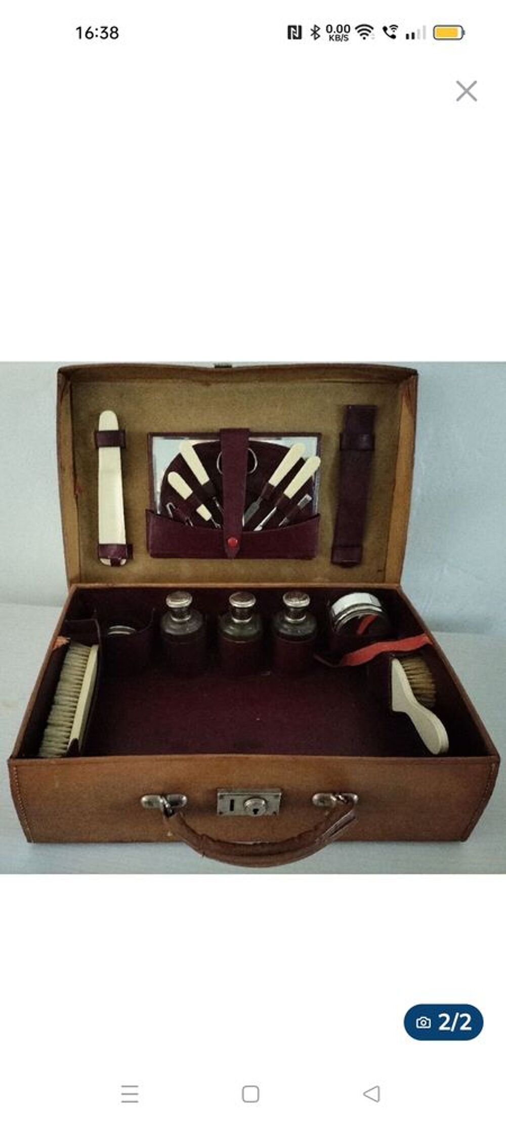 Petit valise en cuir de toilette du d&eacute;but du si&egrave;cle complete Décoration