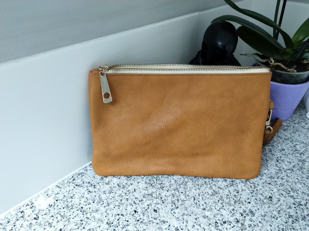 Pochette bicolore Clarks en cuir
Maroquinerie