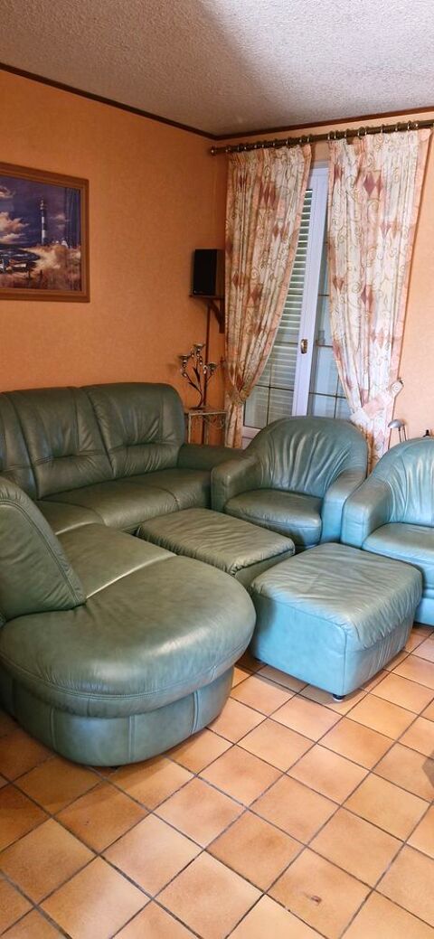 Salon cuir canap angle deux fauteuils et repose pieds 500 Tracy-le-Mont (60)