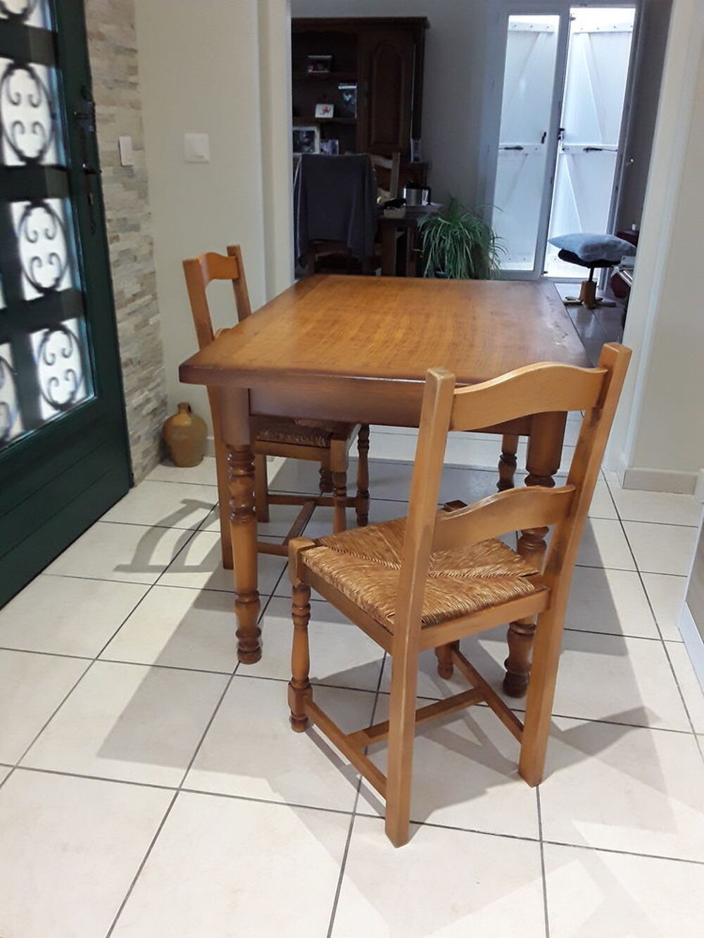 Table et 4 chaises Meubles