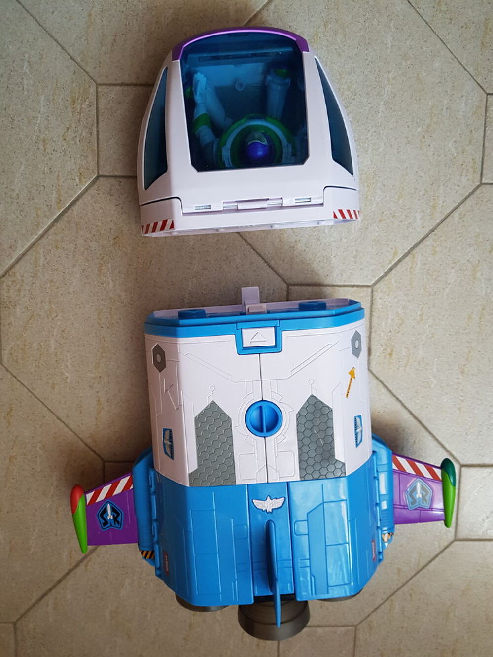 SUPER VAISSEAU BUZZ L'ECLAIR Jeux / jouets