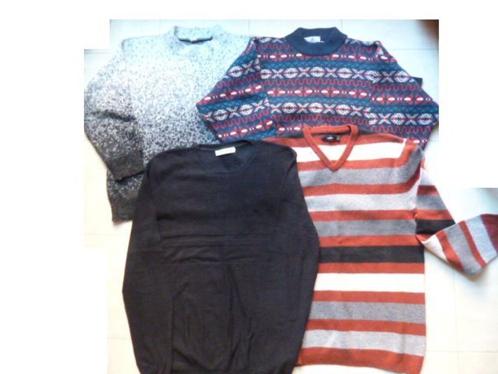 PULLS homme taille L - 
Vêtements
