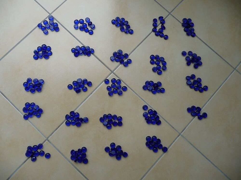 237 billes plates en verre bleu nuit - Neuves Décoration