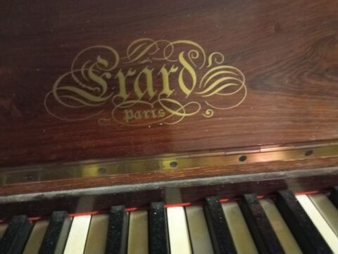 a saisir piano droit trs bon etat Marseille 16 (13)