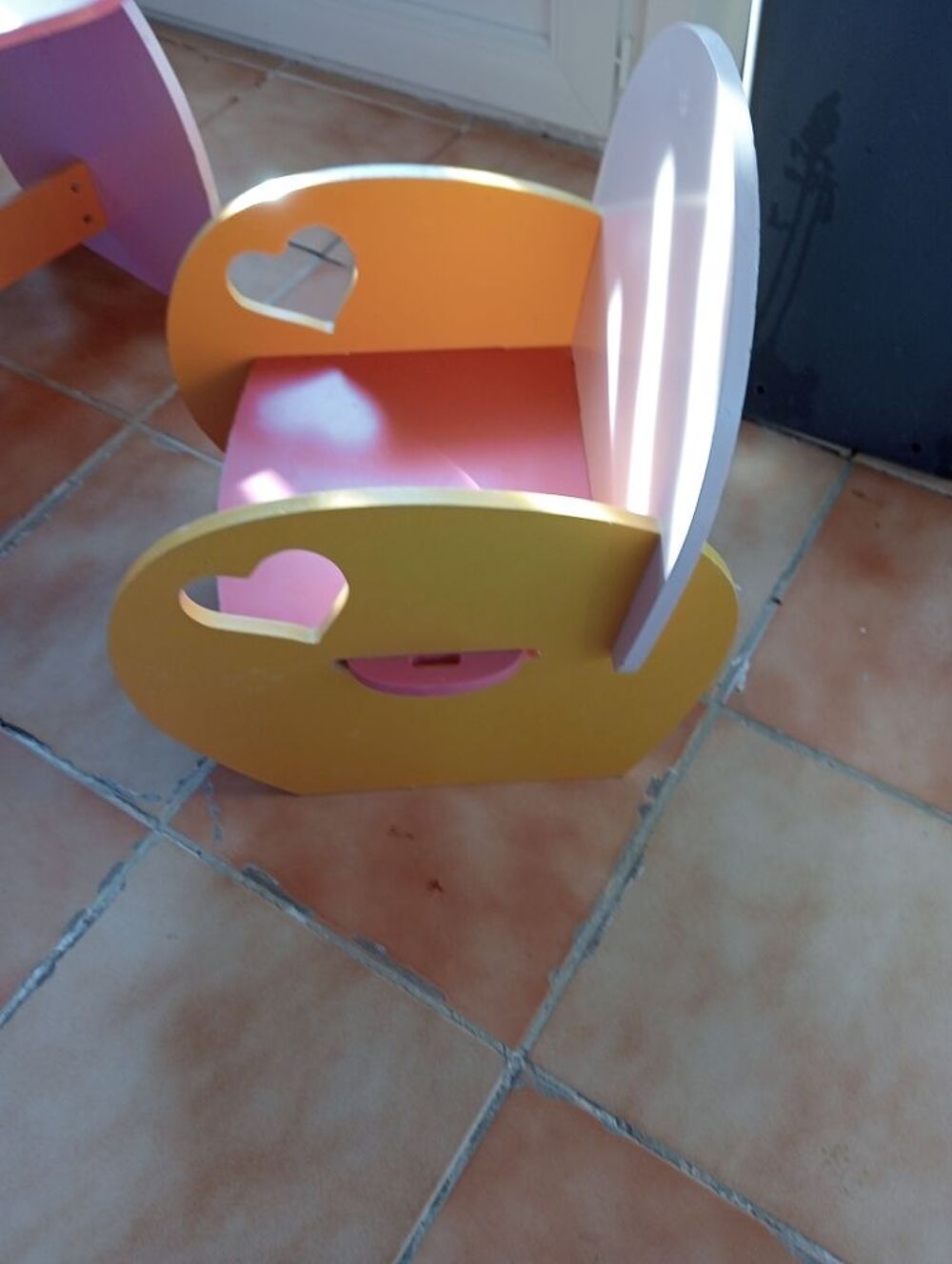 Jolie petite table pour enfants. pour faire comme les grands Mobilier enfants
