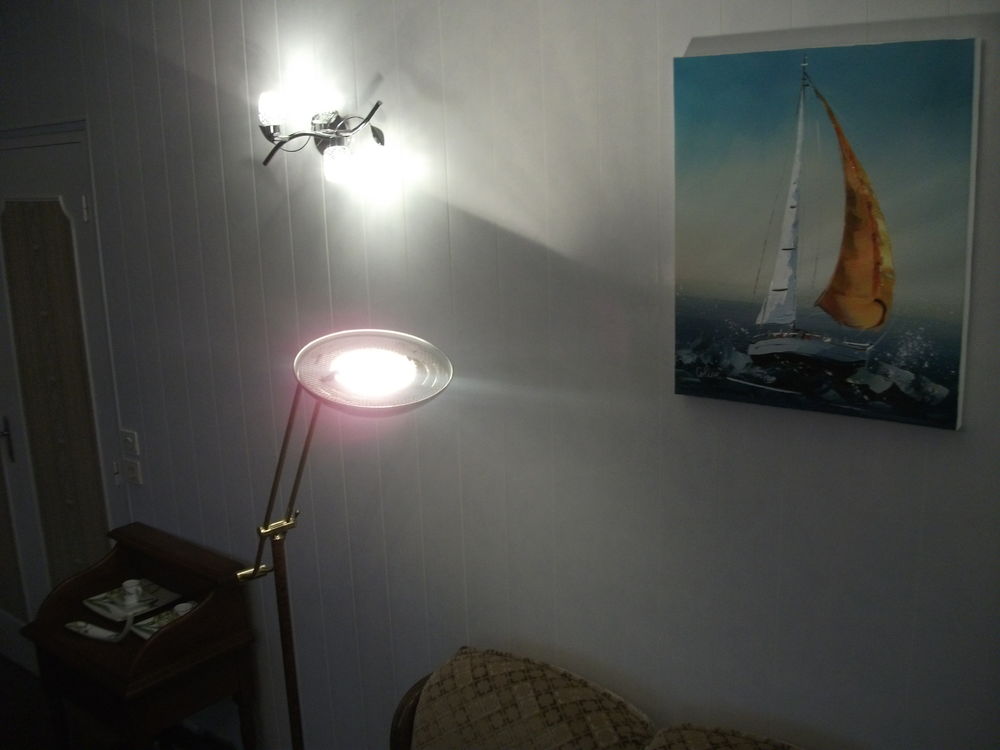 LAMPE HALOGENE Meubles