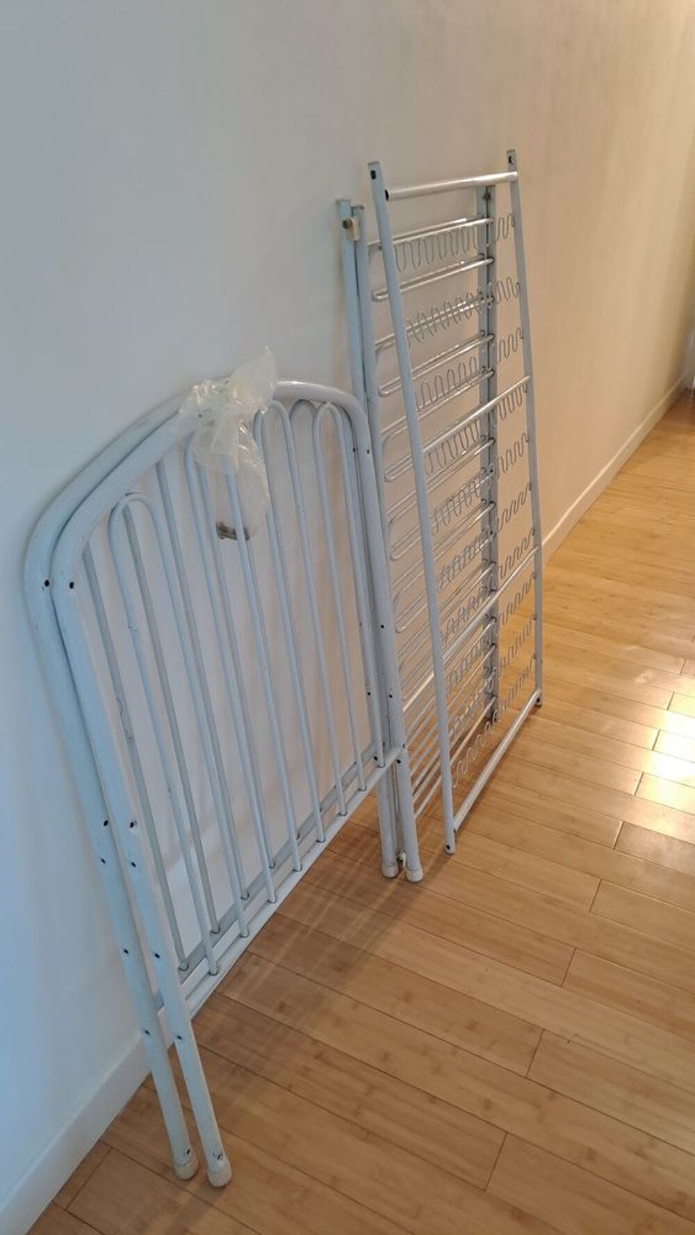 Lit bebe &agrave; barreaux en m&eacute;tal Mobilier enfants