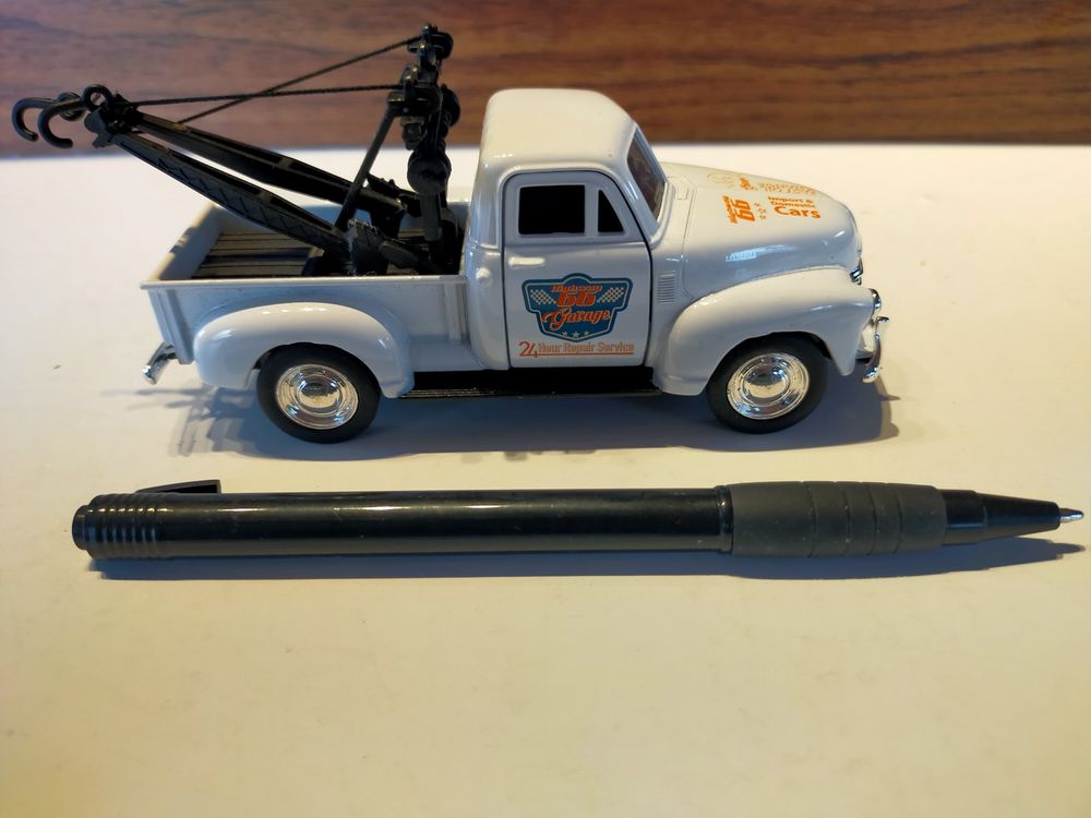 Miniature d&eacute;panneuse Chevrolet Tow Truck 1953
Jeux / jouets