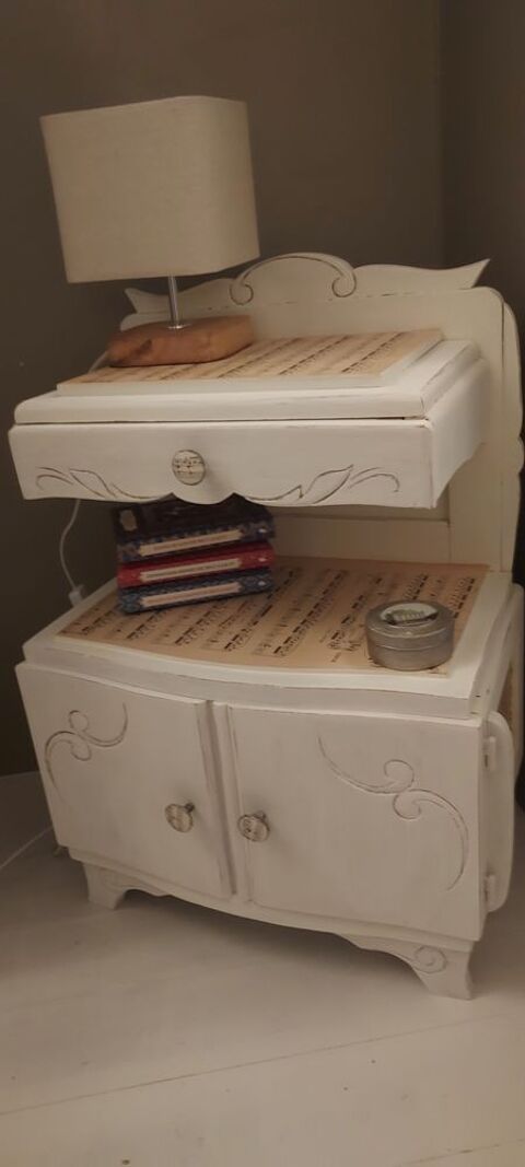 table de chevet ancienne bois patin . Pas d'envoi 95 Saint-Sulpice-de-Royan (17)