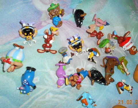 Lot 21 jouets Kinder + Viacom + Warner Bros 8 Ervy-le-Ch�tel (10)