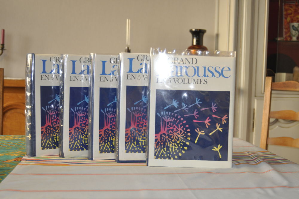 Grand LAROUSSE
Livres et BD