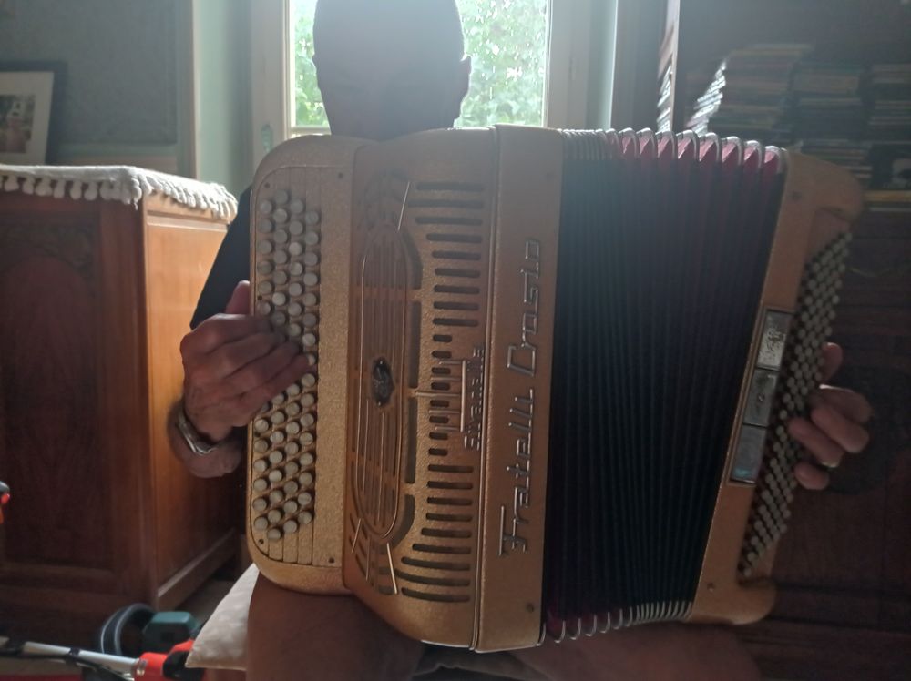 ACCORDEON FRATELLI CROSIO -TBE Instruments de musique