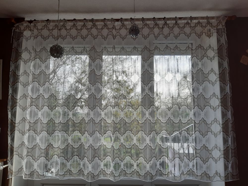 1 Rideau Maille Blanche et Marron pour fen&ecirc;tre. Décoration