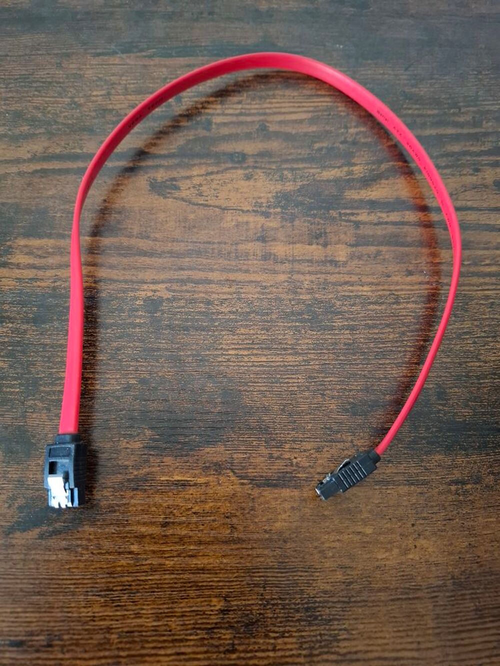 Cable SATA II/III type L avec clip m&eacute;tal F/F 0,5 m droit TBE Matériel informatique