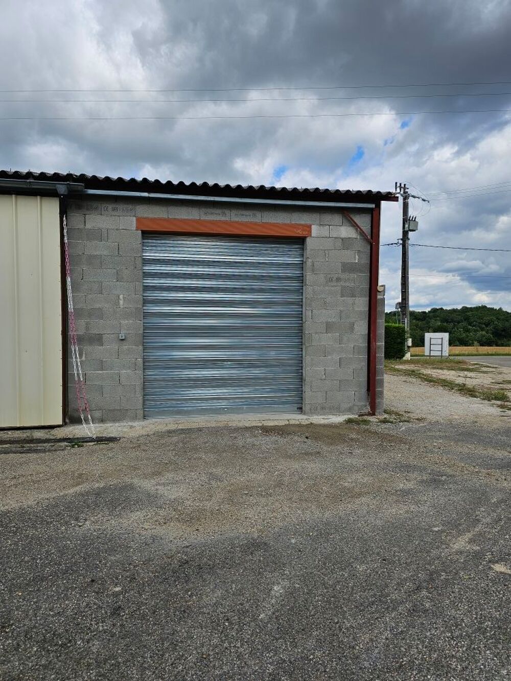 Location Parking/Garage Local 50 m2 sécurisé L'honor-de-cos