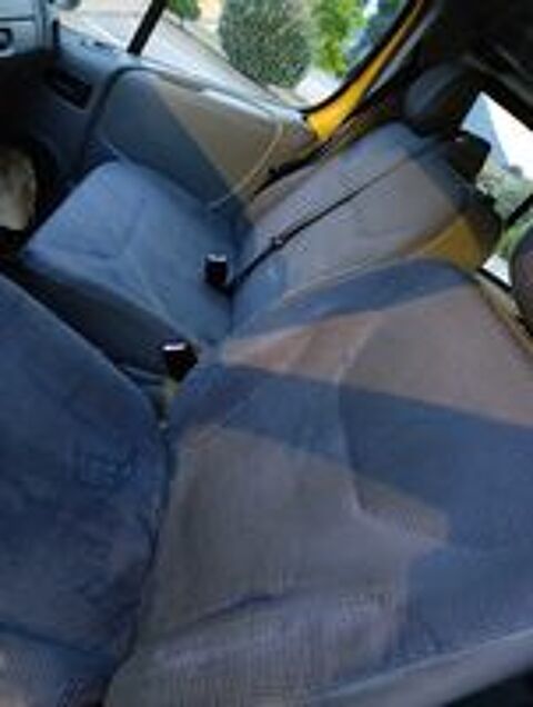Trafic 2.0 D Confort (9pl) 2001 occasion 20000 Ajaccio