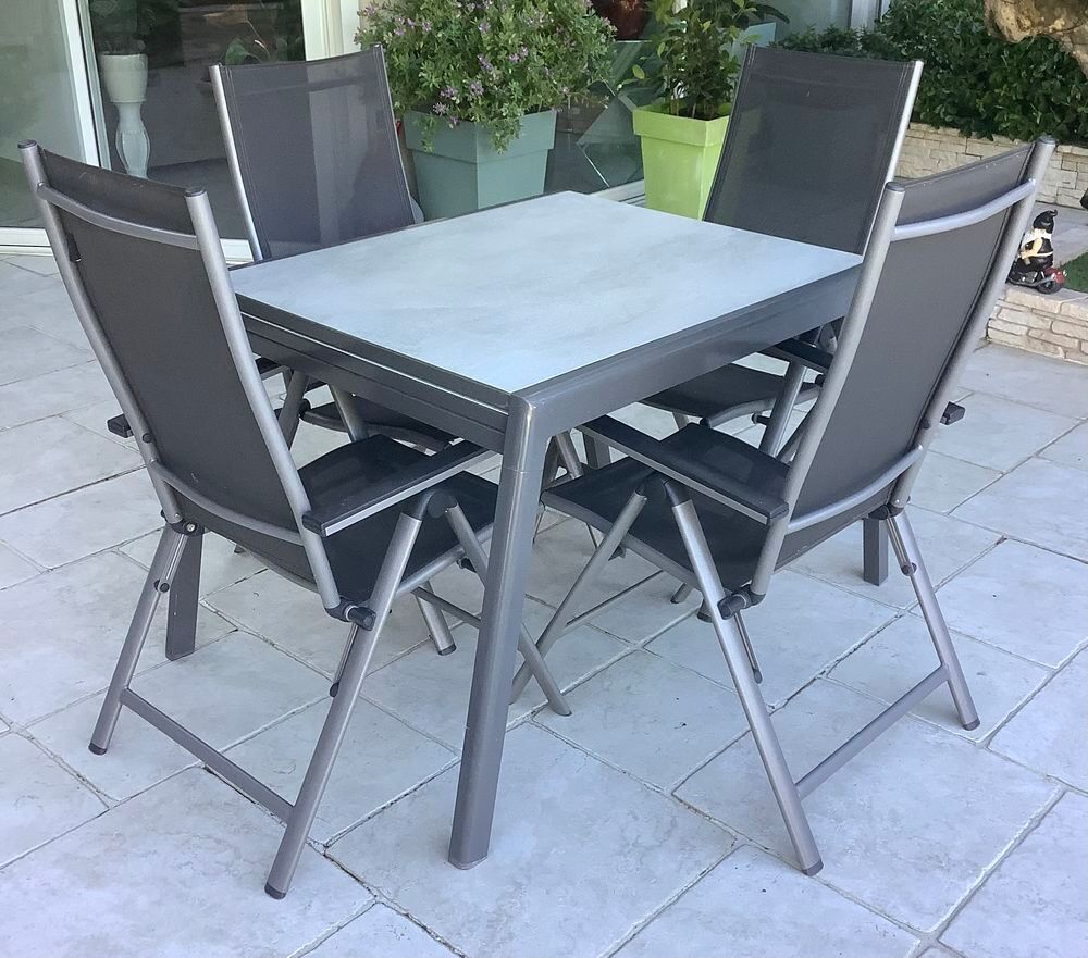 TABLE &amp; FAUTEUILS DE JARDIN Meubles