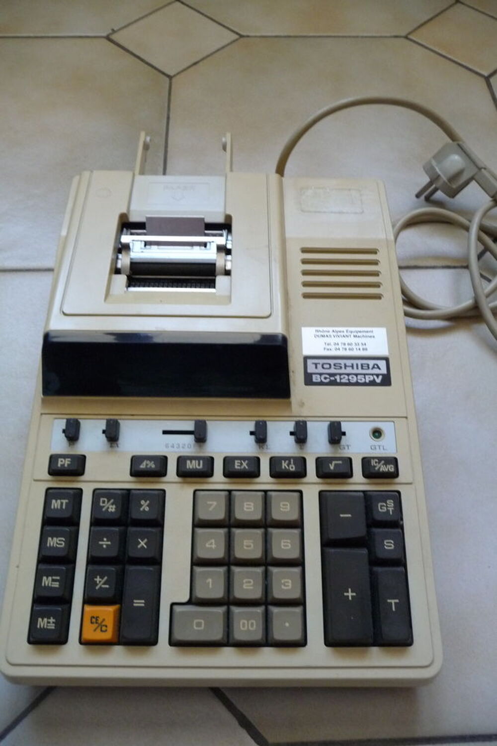 MACHINE A CALCULER ELECTRIQUE MARQUE "TOSHIBA" 