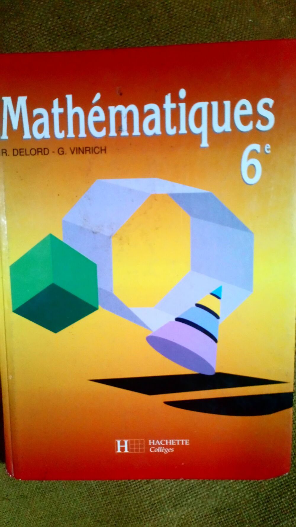 Livre Math&eacute;matiques 6e - Hachette Coll&egrave;ges Livres et BD