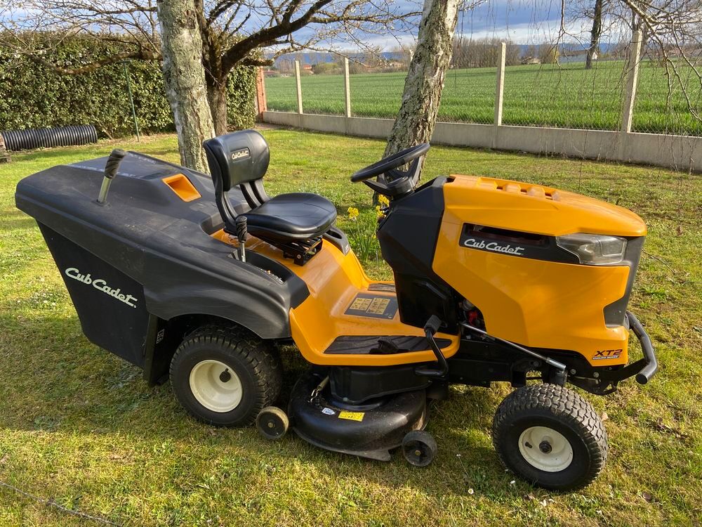 Autoport&eacute;e Cub Cadet XT2 QR106 Jardin
