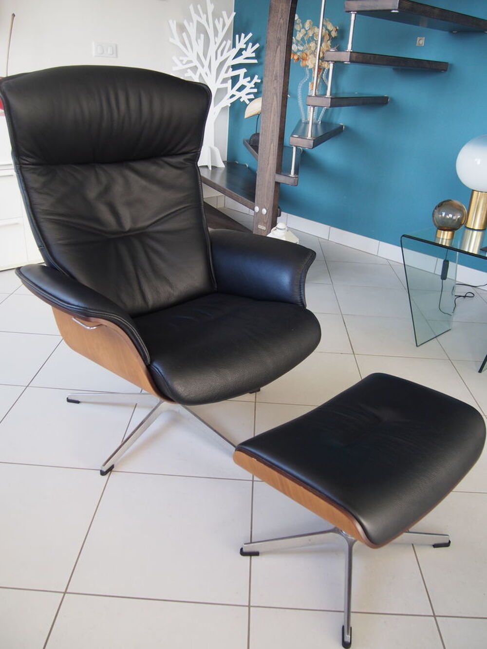 Fauteuil cuir + repose pieds Meubles