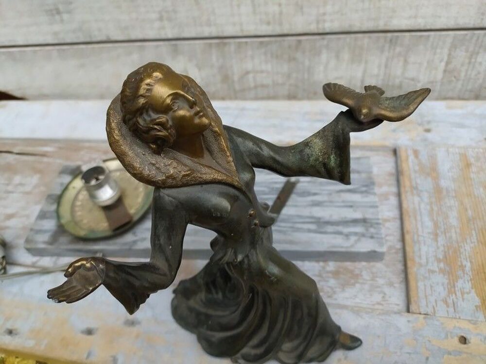 Lampe Art D&eacute;co Sculpture Femme avec Oiseau Décoration