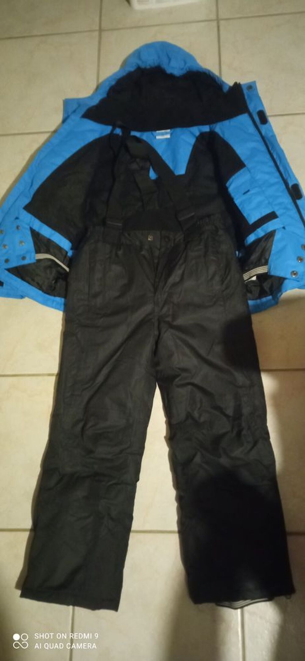 Ensemble de ski + pantalon de ski autre mod&egrave;le 8 ansj Sports