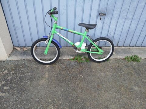 V�lo enfant 14  r�vis�. 10 Vitr� (35)