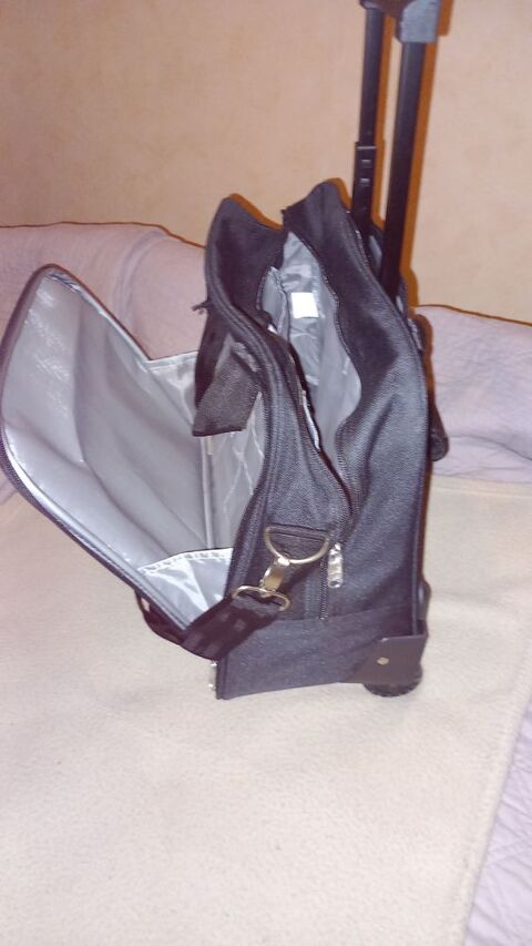 Attach case roulettes 35 Saint-Laurent-du-Var (06)