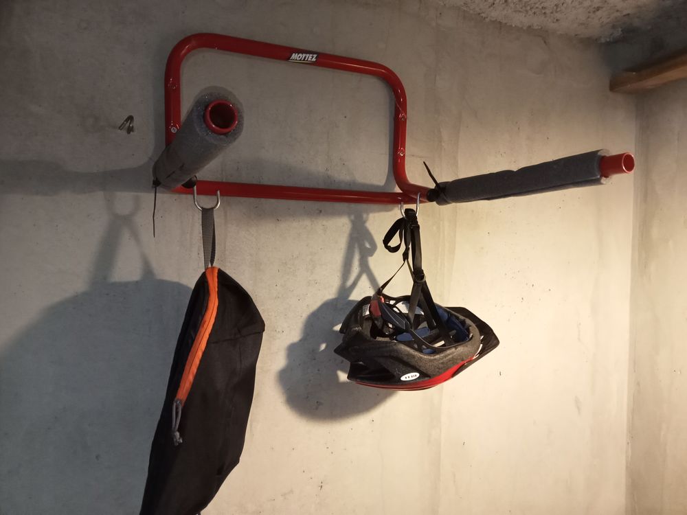 range v&eacute;lo mural rabattable Mottez Vélos