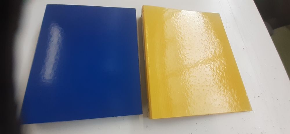 3 classeurs rouge jaune bleu Livres et BD