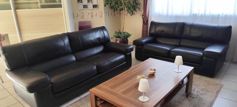 Ensemble de 2 canapés en cuir noir surpiqués Aubière (63)