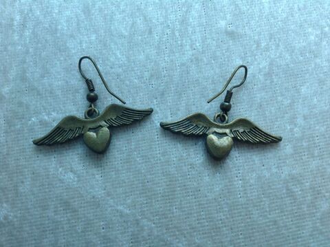 BOUCLES D'OREILLES COEUR AILÉ Envoi Possible
2 Trégunc (29)