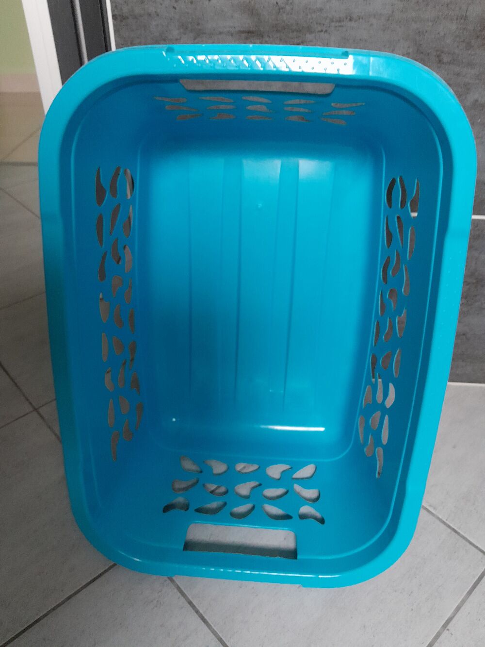 Ma fille cette tr&egrave;s belle corbeille &agrave; linge. Meubles
