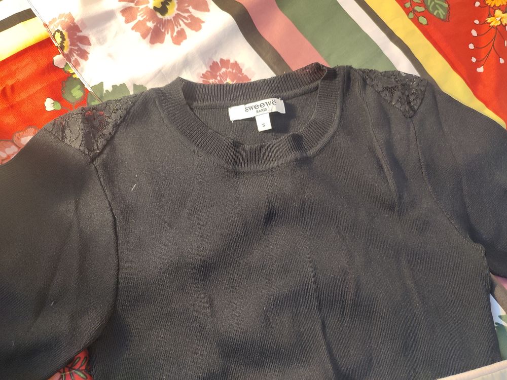 Pull ajour&eacute; aux &eacute;paules noir et autres Vtements