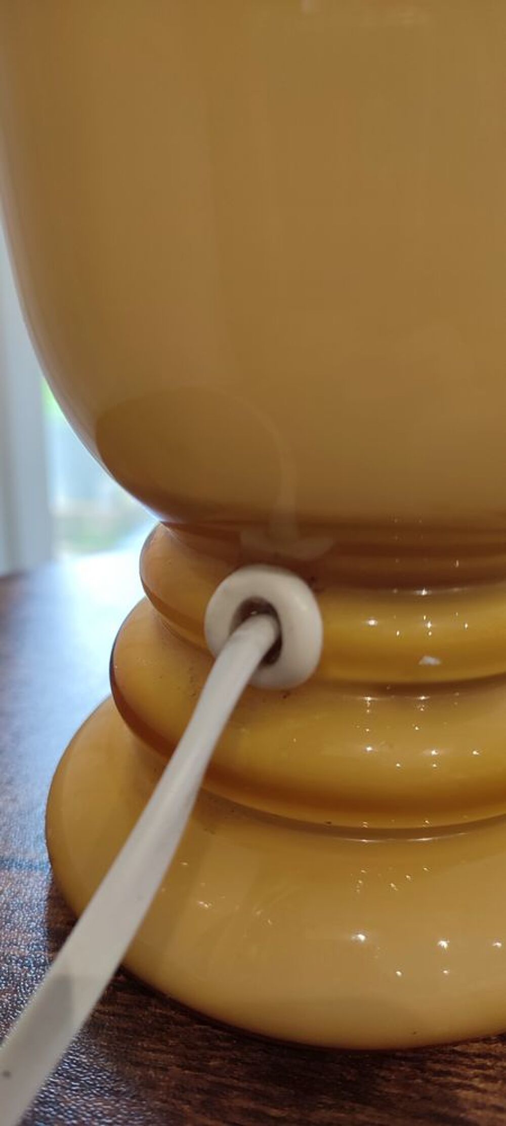 Lampe &agrave; poser , opaline tulipe Art d&eacute;co 