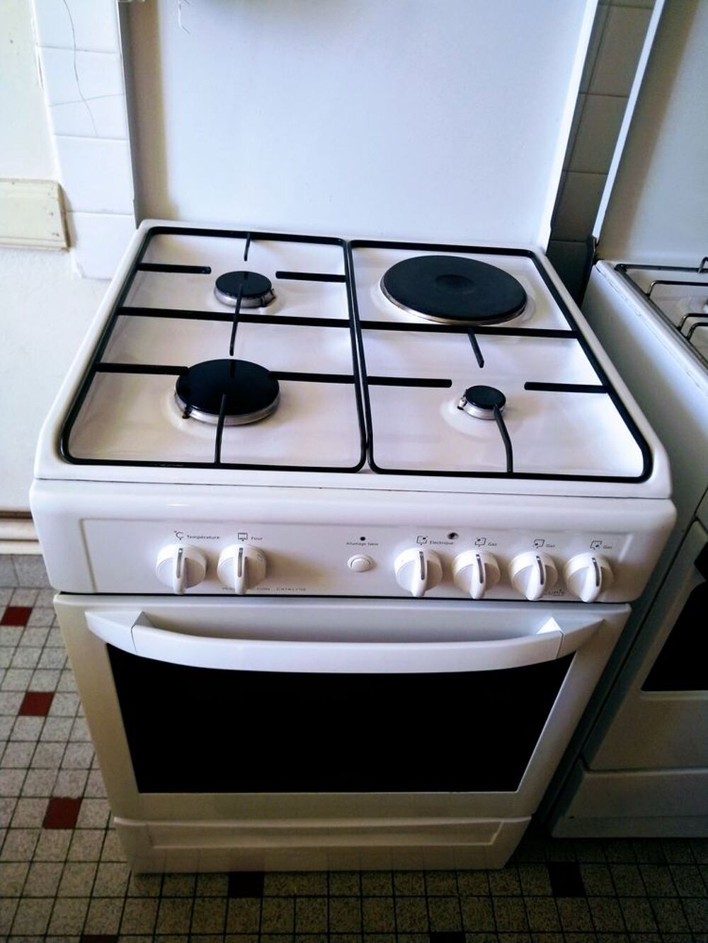 1 GAZINIERE occasion
1 CUISINIERE quasi neuf Electroménager