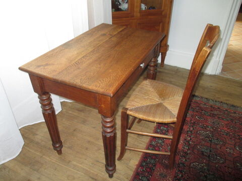 Petite table ancienne en bois massif 50 Tonnay-Charente (17)