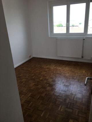  Appartement à louer 4 pièces 83 m²