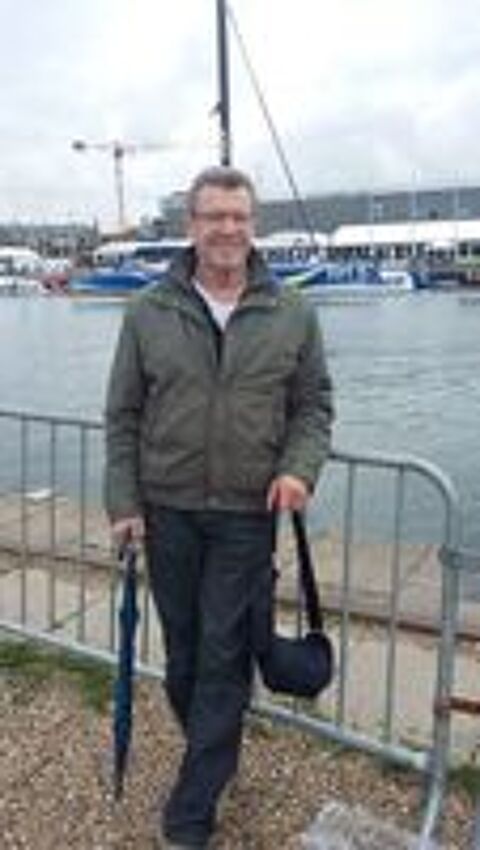   Homme de compagnie et bricolage jardinage 